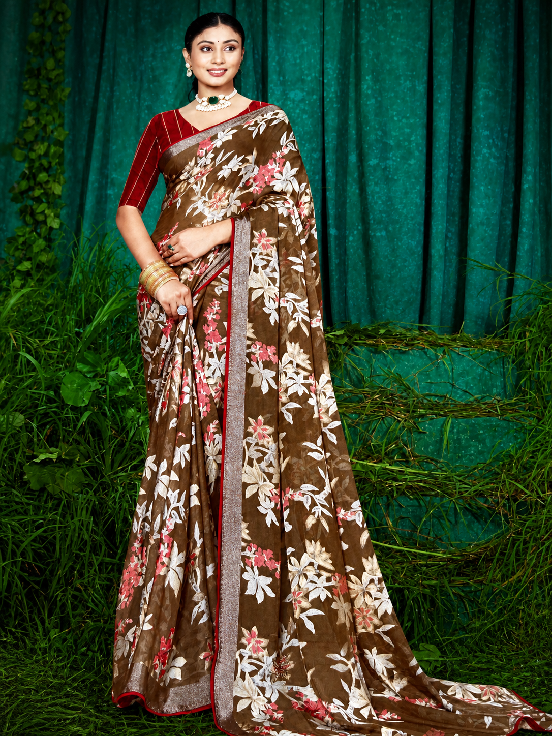 Floral Designer Georgette Saree with Zari Border